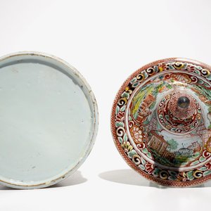 A Dutch Delft polychrome petit feu tobacco box and cover with fine landscapes, 18th C. — photo 7