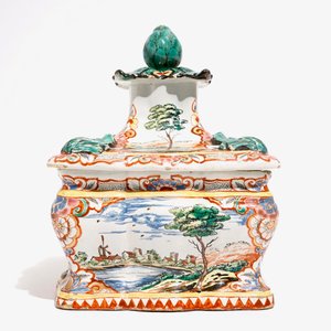 A Dutch Delft polychrome petit feu tobacco box and cover with fine landscapes, 18th C. — 照片 2