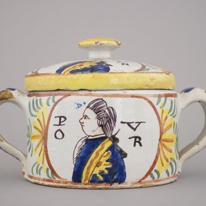A Dutch Delft polychrome royalist portrait butter tub, 18th C. — photo 2