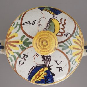 A Dutch Delft polychrome royalist portrait butter tub, 18th C. — photo 5