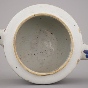 A Dutch Delft polychrome royalist portrait butter tub, 18th C. — photo 6
