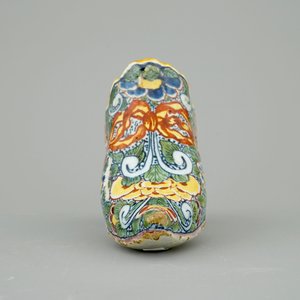 A Dutch Delft polychrome shoe, 18th C. — 照片 3