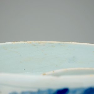 A Dutch Delft sauce boat, a miniature salt and a brandy bowl, 17/18th C. — 照片 8