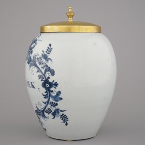 A Dutch Delft tobacco jar with brass lid, "Martiniek" 18th C. — 照片 4