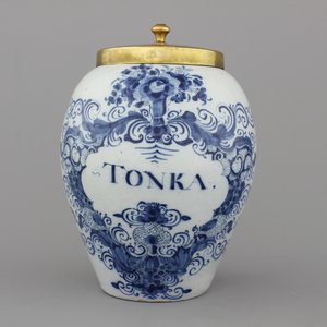A Dutch Delft tobacco jar with brass lid, "Tonka", 18th C. — photo 1