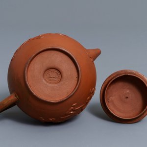 A Dutch Delft Yixing-style red earthenware teapot and cover, 1st quarter 18th C. — photo 7