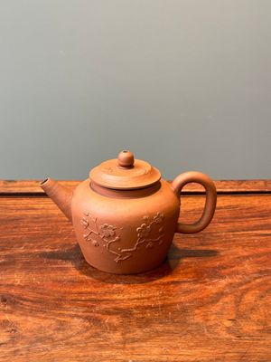 A Dutch Delft Yixing-style red earthenware teapot and cover, Ary De Milde mark, 1678-1724 — photo 1