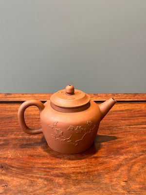 A Dutch Delft Yixing-style red earthenware teapot and cover, Ary De Milde mark, 1678-1724 — photo 2