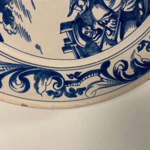 A Dutch Delftware blue and white dish with soldiers at camp, Makkum, dated 1764 — 照片 14