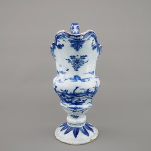 A Dutch Delftware helmet-shaped ewer, ca. 1760 — 照片 3
