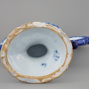 A Dutch Delftware helmet-shaped ewer, ca. 1760 — 照片 6