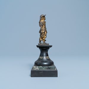 A Dutch gilt bronze model of a soldier, 17th C. — 照片 5