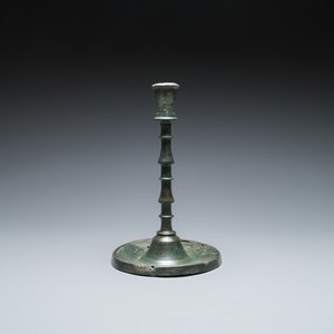 A Dutch or Flemish knotted bronze candlestick, 15th C. — 照片 2