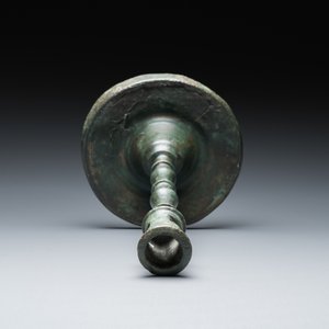 A Dutch or Flemish knotted bronze candlestick, 15th C. — 照片 6