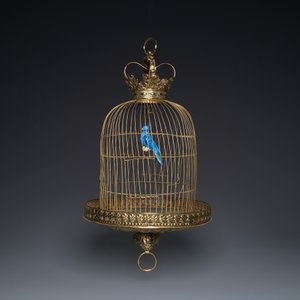 A Dutch or Flemish yellow brass bird cage with a porcelain bird, 18th and 19th C. — 照片 4