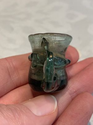A Dutch or German green glass reliquary holder, excavated in Maastricht, 16/17th C. — 照片 11