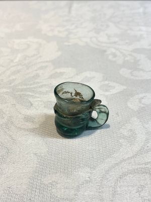 A Dutch or German green glass reliquary holder, excavated in Maastricht, 16/17th C. — 照片 2