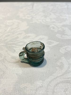 A Dutch or German green glass reliquary holder, excavated in Maastricht, 16/17th C. — 照片 4