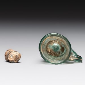 A Dutch or German green glass reliquary holder, excavated in Maastricht, 16/17th C. — 照片 5