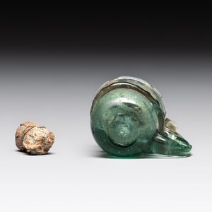A Dutch or German green glass reliquary holder, excavated in Maastricht, 16/17th C. — 照片 6