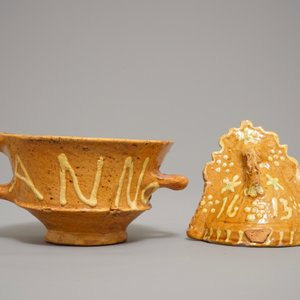 A Dutch slipware miniature fire bell dated 1613 and a bowl dated 1593, Northern Netherlands, 16/17th C. — 照片 2