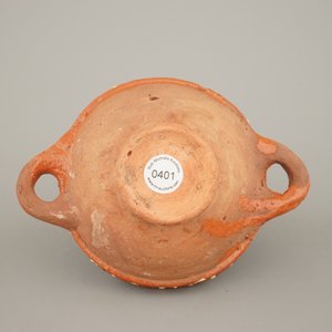 A Dutch slipware porringer, dated 1611 — photo 2