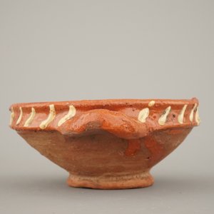 A Dutch slipware porringer, dated 1611 — photo 4