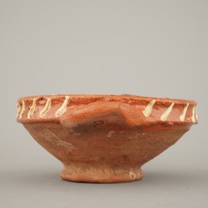 A Dutch slipware porringer, dated 1611 — photo 6