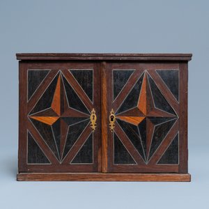 A Dutch wood marquetry and bone inlay table cabinet, 17th C. — 照片 2