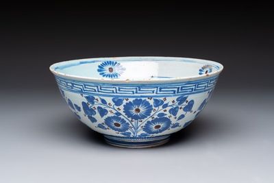 A European pottery Safavid-style bowl with a pseudo-Chinese mark, 18th C.