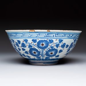 A European pottery Safavid-style bowl with a pseudo-Chinese mark, 18th C. — foto 5