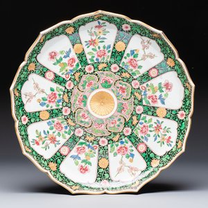 A famille rose-style dish with floral design, Samson, Paris, 19th C. — 照片 1