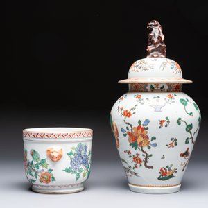 A famille verte-style armorial covered vase, a jar and a clog-shaped bowl, Samson, Paris, 19th C. — foto 3