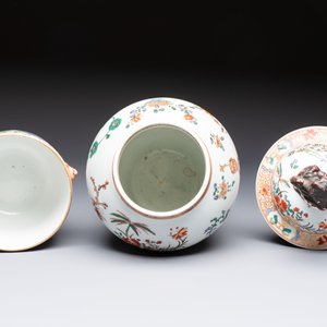 A famille verte-style armorial covered vase, a jar and a clog-shaped bowl, Samson, Paris, 19th C. — foto 6
