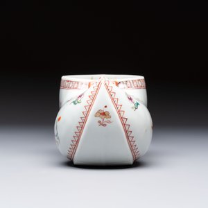 A famille verte-style armorial covered vase, a jar and a clog-shaped bowl, Samson, Paris, 19th C. — foto 9