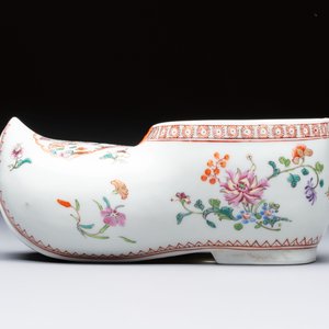 A famille verte-style armorial covered vase, a jar and a clog-shaped bowl, Samson, Paris, 19th C. — foto 10