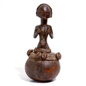 A female Luba calabash figure, D.R. Congo, mid 20th C. — photo 2