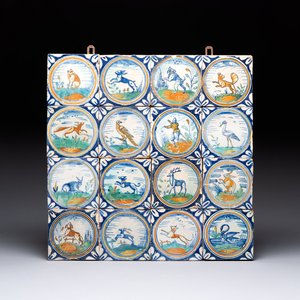 A field of 16 polychrome Dutch Delft medallion tiles with animals and a pikeman, 17th C. — photo 1
