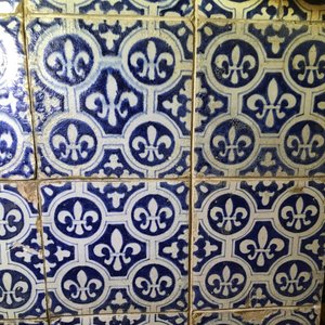 A field of 24 Dutch Delft blue and white tiles with Fleur de Lys, 17th C. — 照片 6