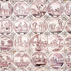 A field of 49 Dutch Delft manganese tiles with religious scenes in central medallions, 18/19th C. — 照片 1