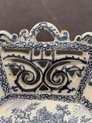 A fine and large blue and white Dutch Delft 'Frederic van Frytom-style' reticulated basket, 17th C. — photo 5
