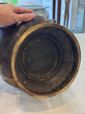 A fine and large Chinese archaistic gilt-bronze vase with handles, Ming — 照片 18