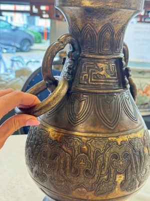 A fine and large Chinese archaistic gilt-bronze vase with handles, Ming — 照片 5