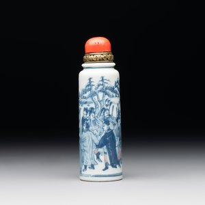 A fine and large Chinese blue, white and copper-red 'Shen Zhou Lei 神州擂' snuff bottle, 19th C. — foto 4