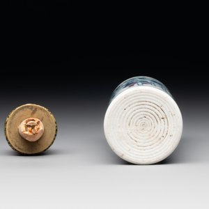 A fine and large Chinese blue, white and copper-red 'Shen Zhou Lei 神州擂' snuff bottle, 19th C. — foto 6