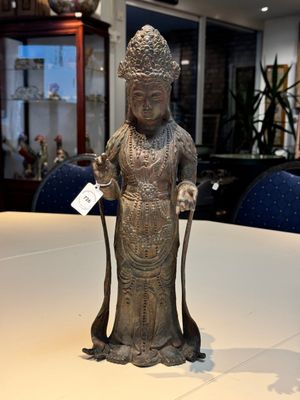 A fine and large Chinese bronze standing Buddha, Liao/Jin — photo 2