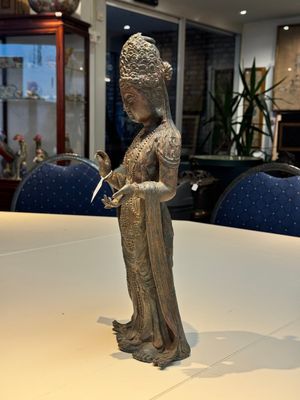 A fine and large Chinese bronze standing Buddha, Liao/Jin — photo 3