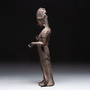 A fine and large Chinese bronze standing Buddha, Liao/Jin — photo 3