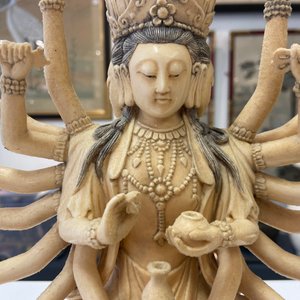 A fine and large Chinese carved ivory figure of Avalokitesvara, 19th C. — 照片 13