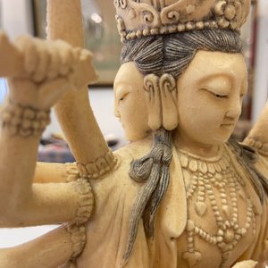 A fine and large Chinese carved ivory figure of Avalokitesvara, 19th C. — 照片 15